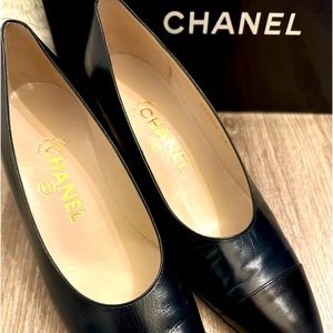 CHANEL kitten heels